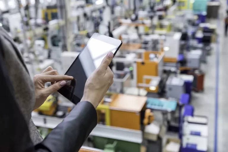 epub_supply-chain-data-warehouse-istock-iStock-527045000_800x800_webp